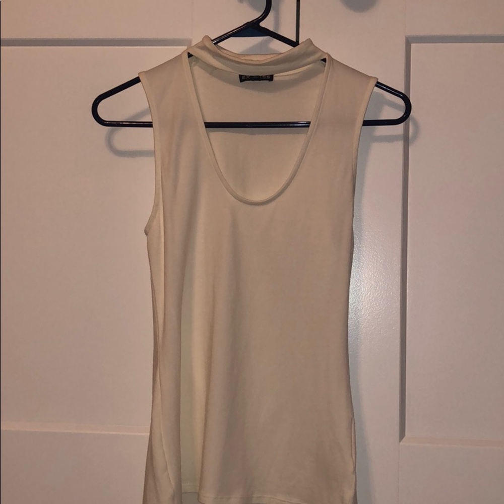 Express tank with choker neck line
